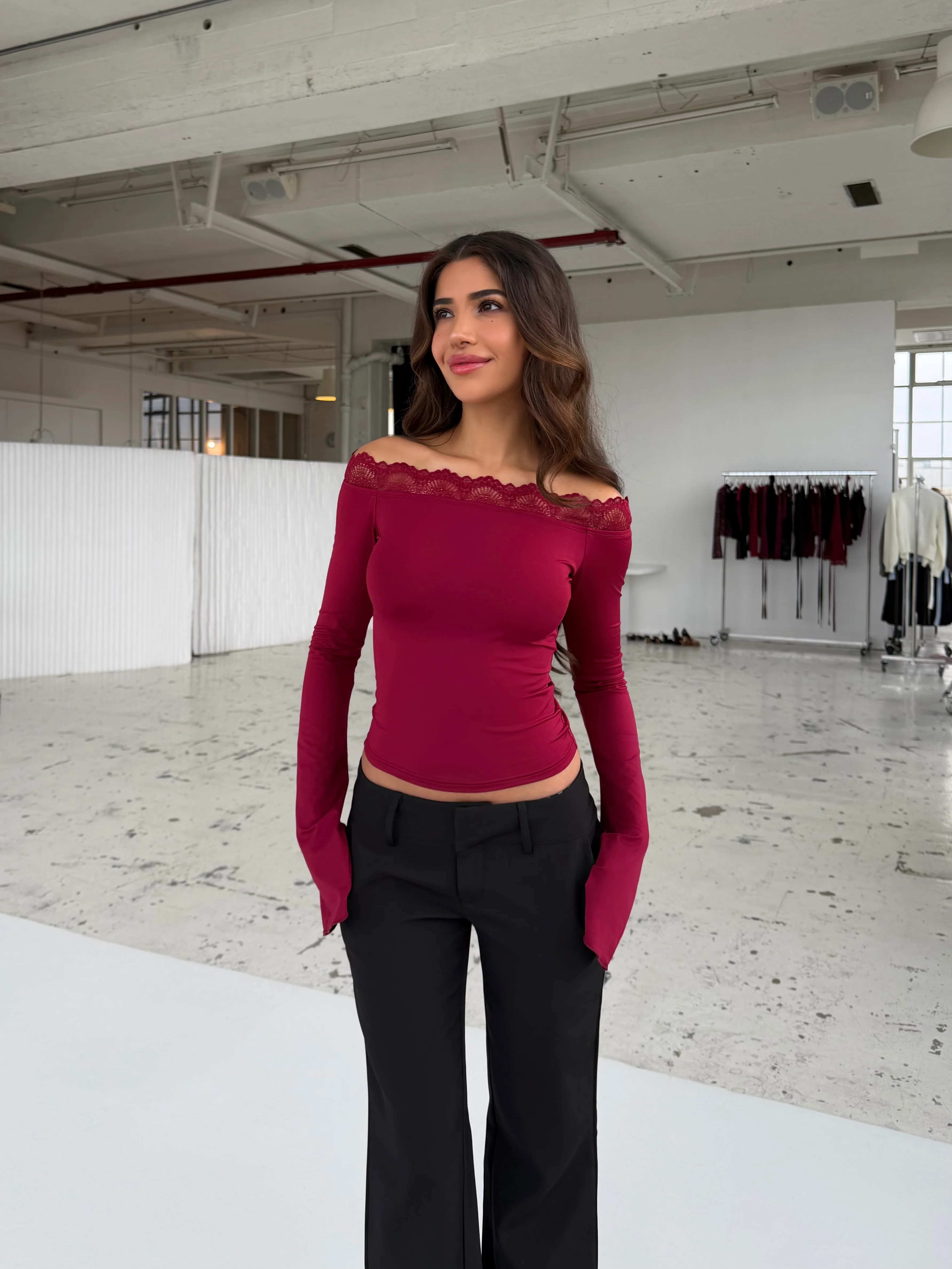Bari Basic Lace Top – Dunkelrot
