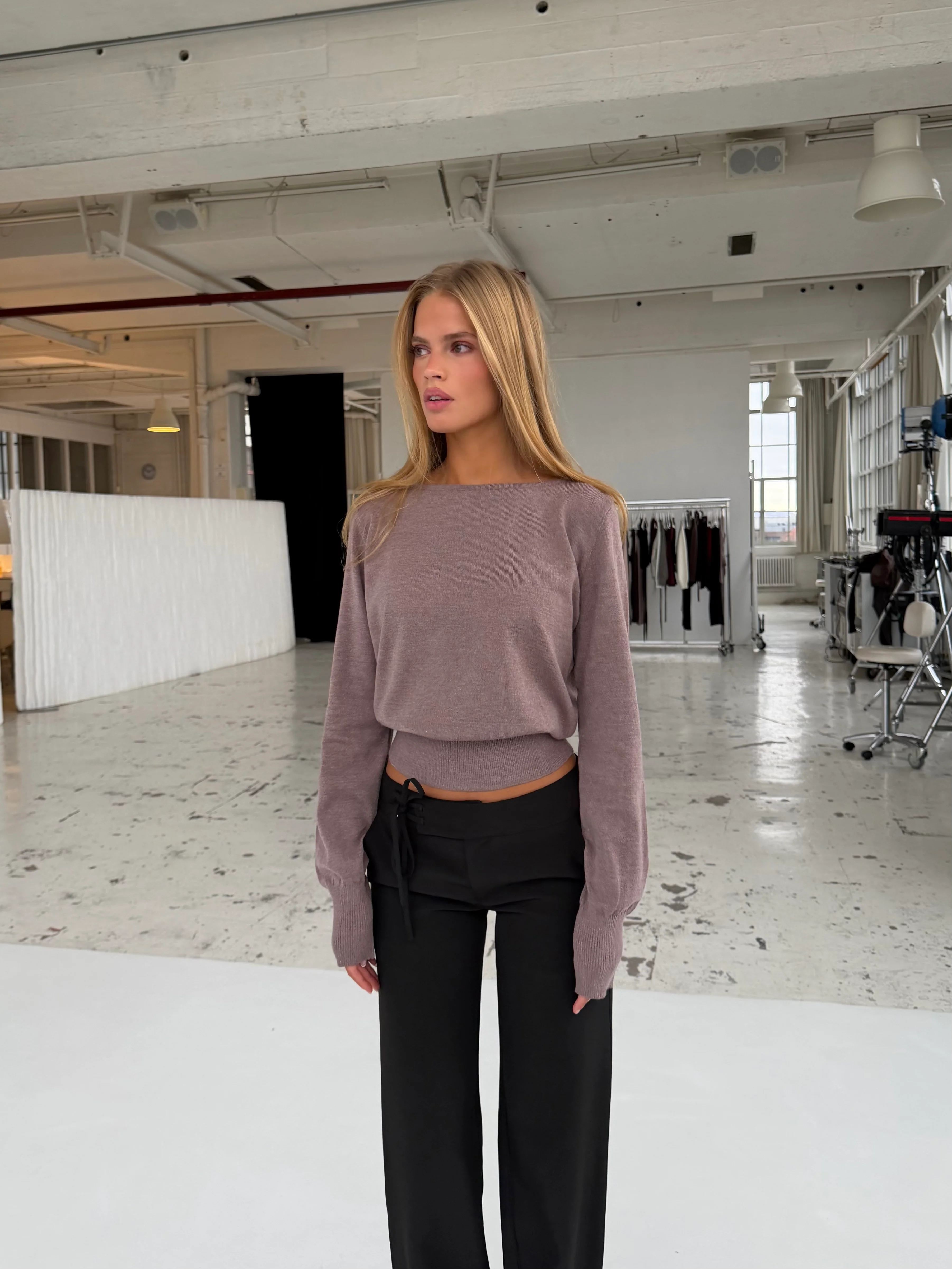Open back knit top – hellbraun