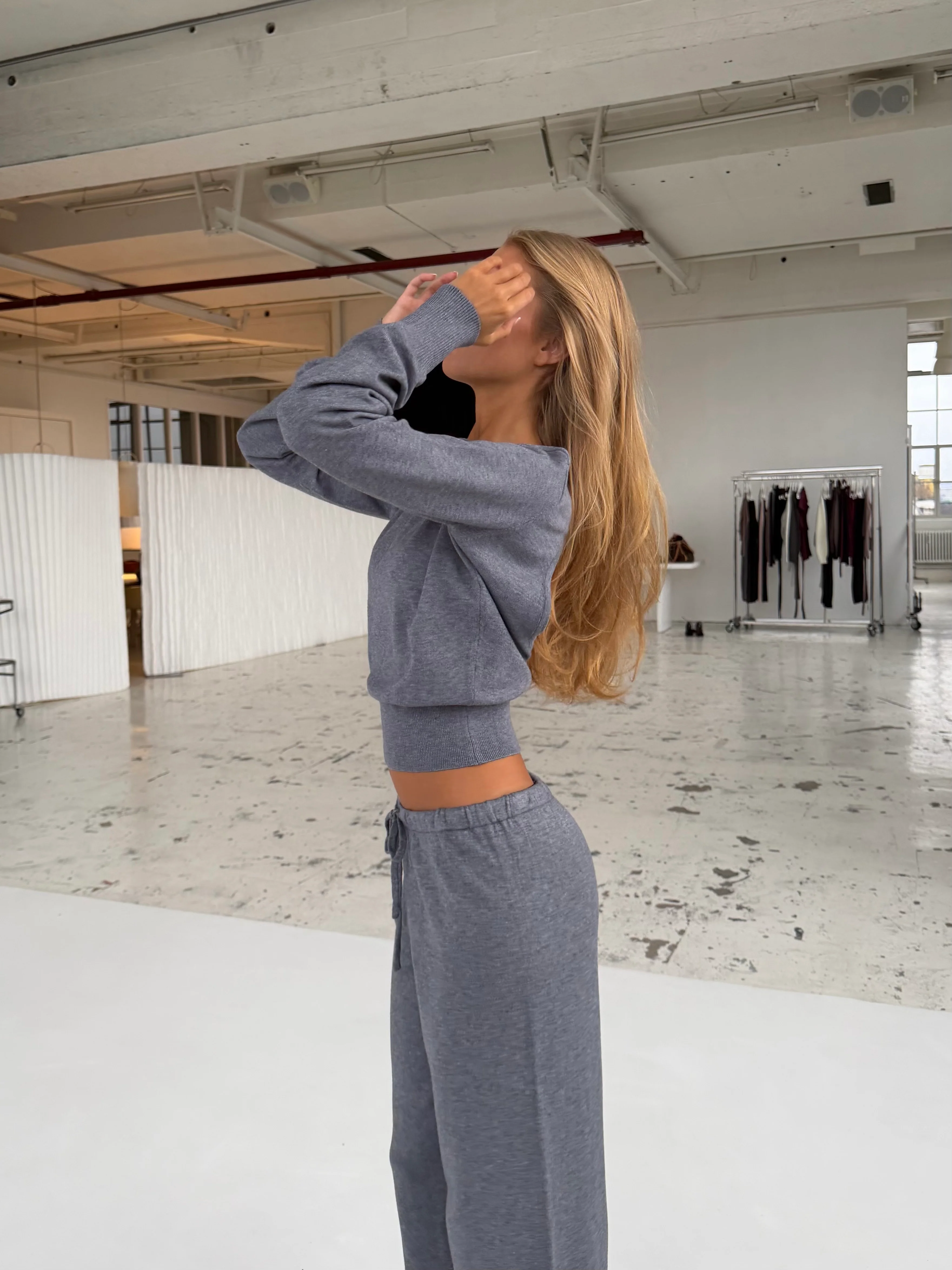 Open back knit top – melierter Grau - Image 3