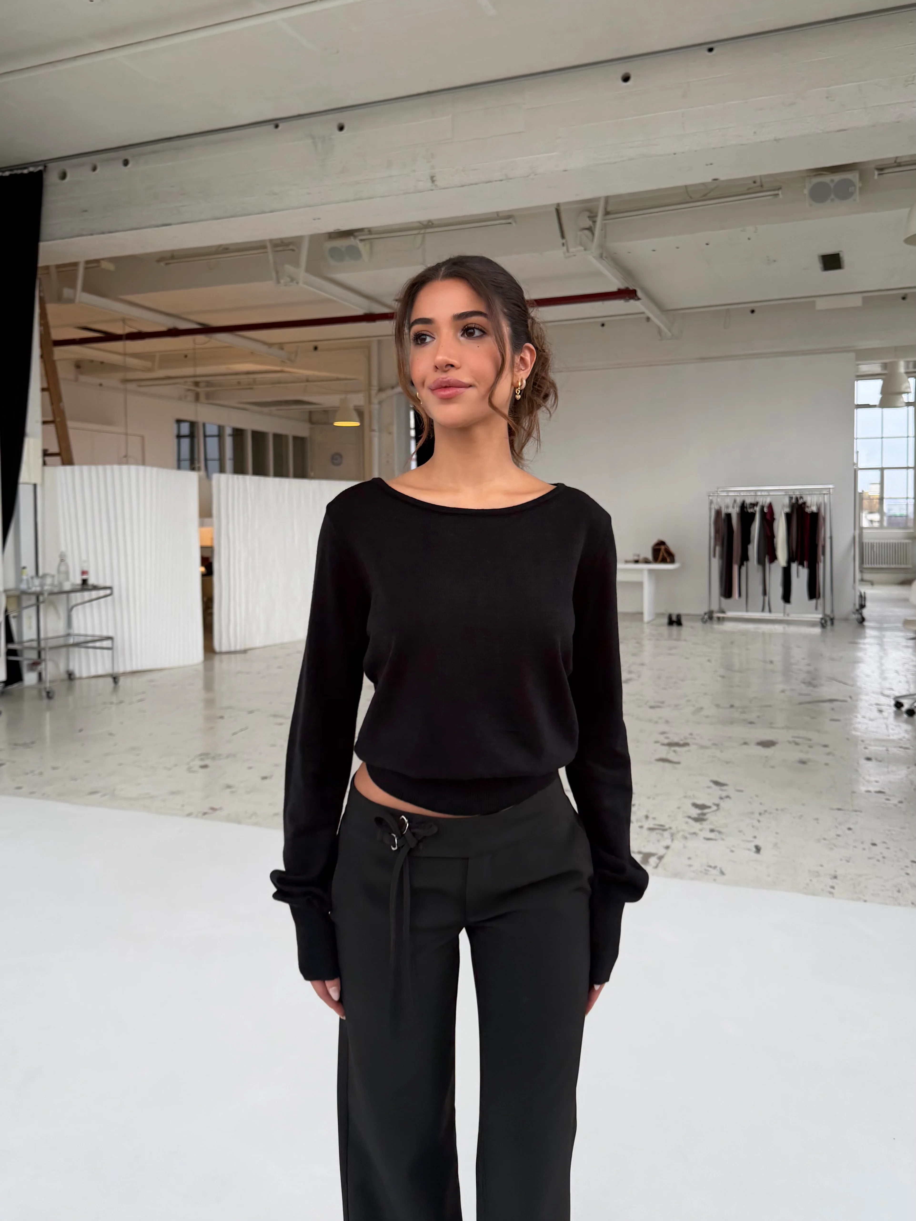Open back knit top – Schwarz - Image 3