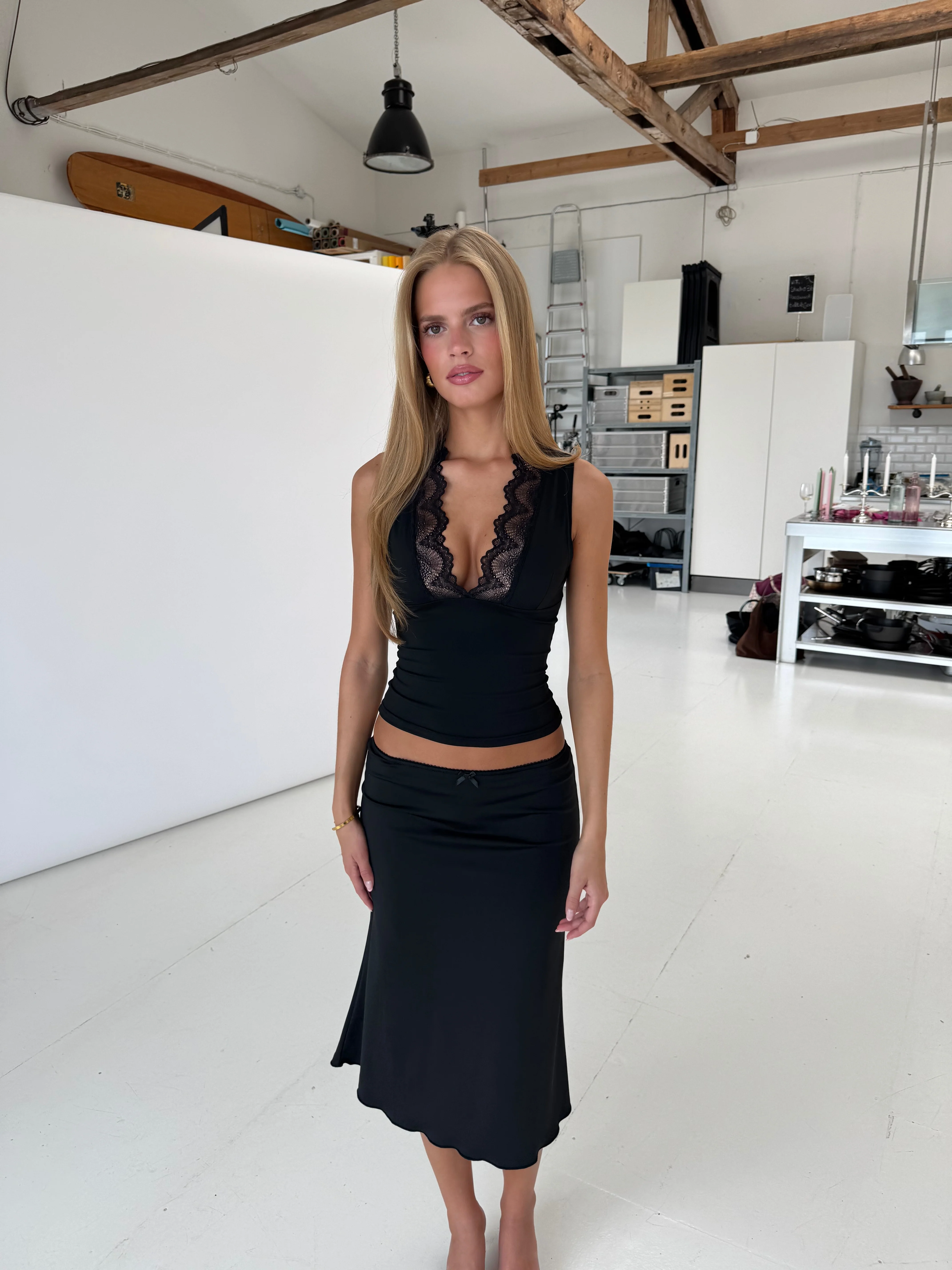 Lucia Basic Lace Top - Schwarz - Image 3