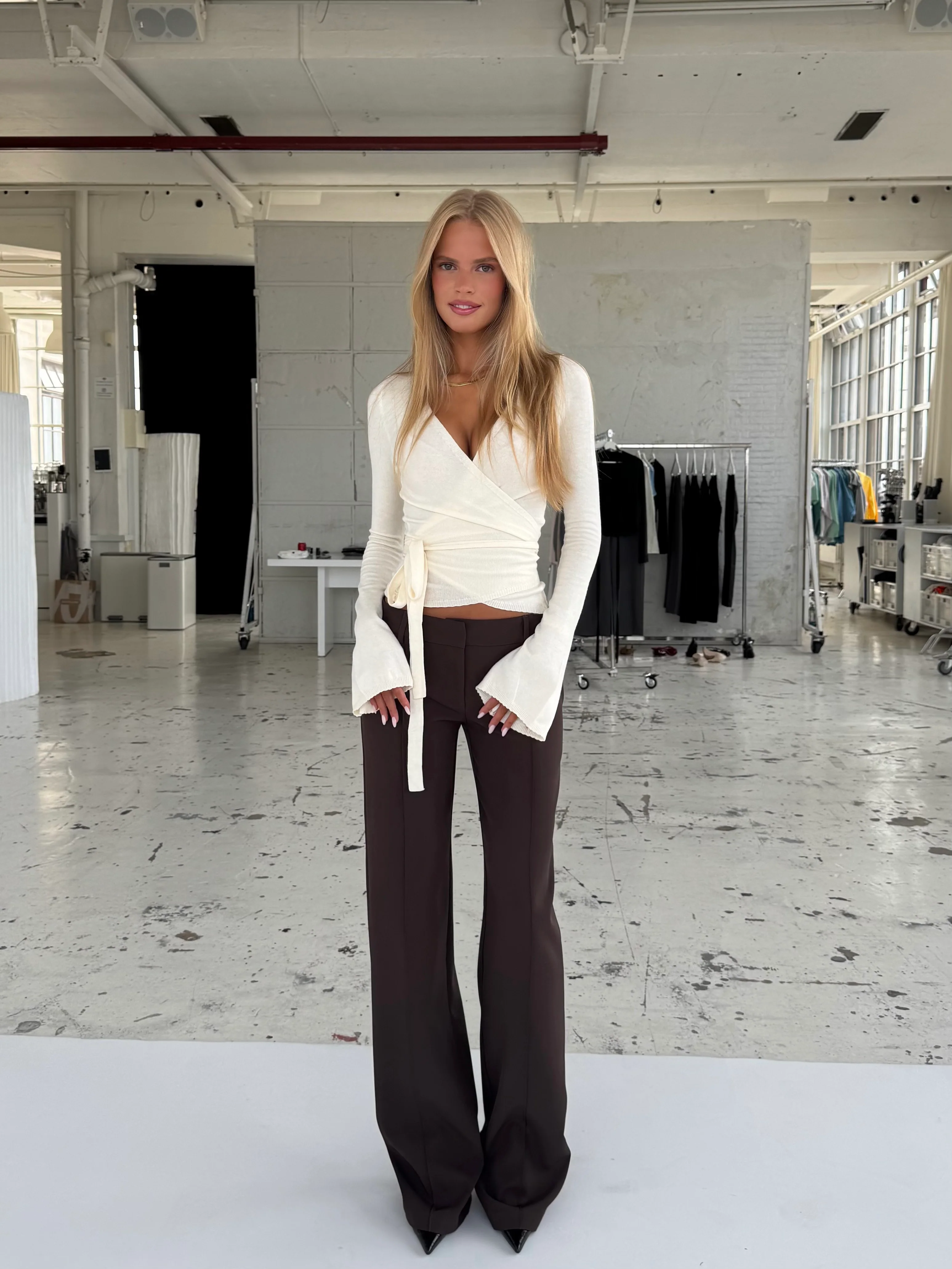 TALL Vera Wide Low Waist Hose – Dunkelbraun - Image 2