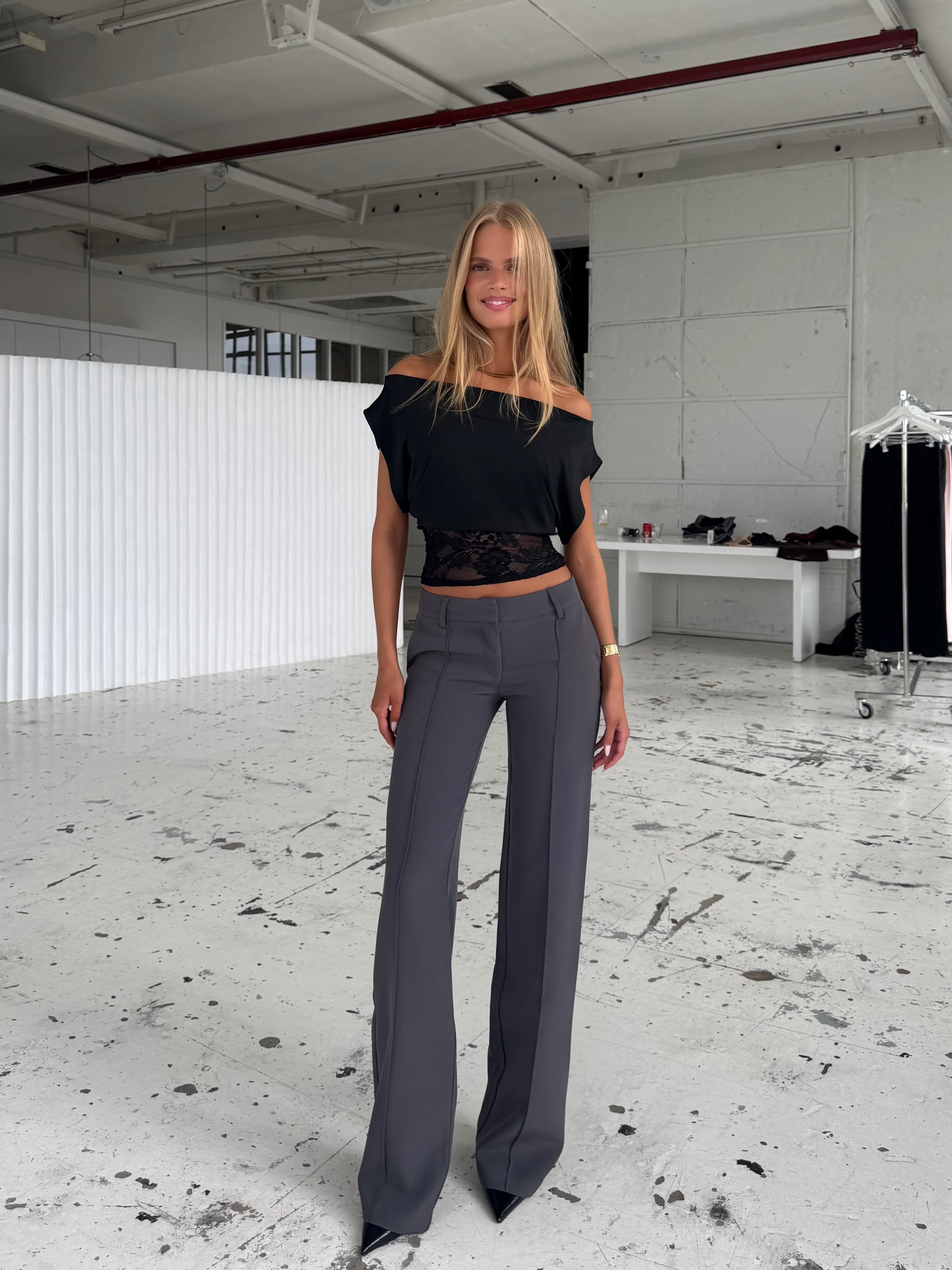 TALL Vera Wide Low Waist Hose – Dunkelgrau