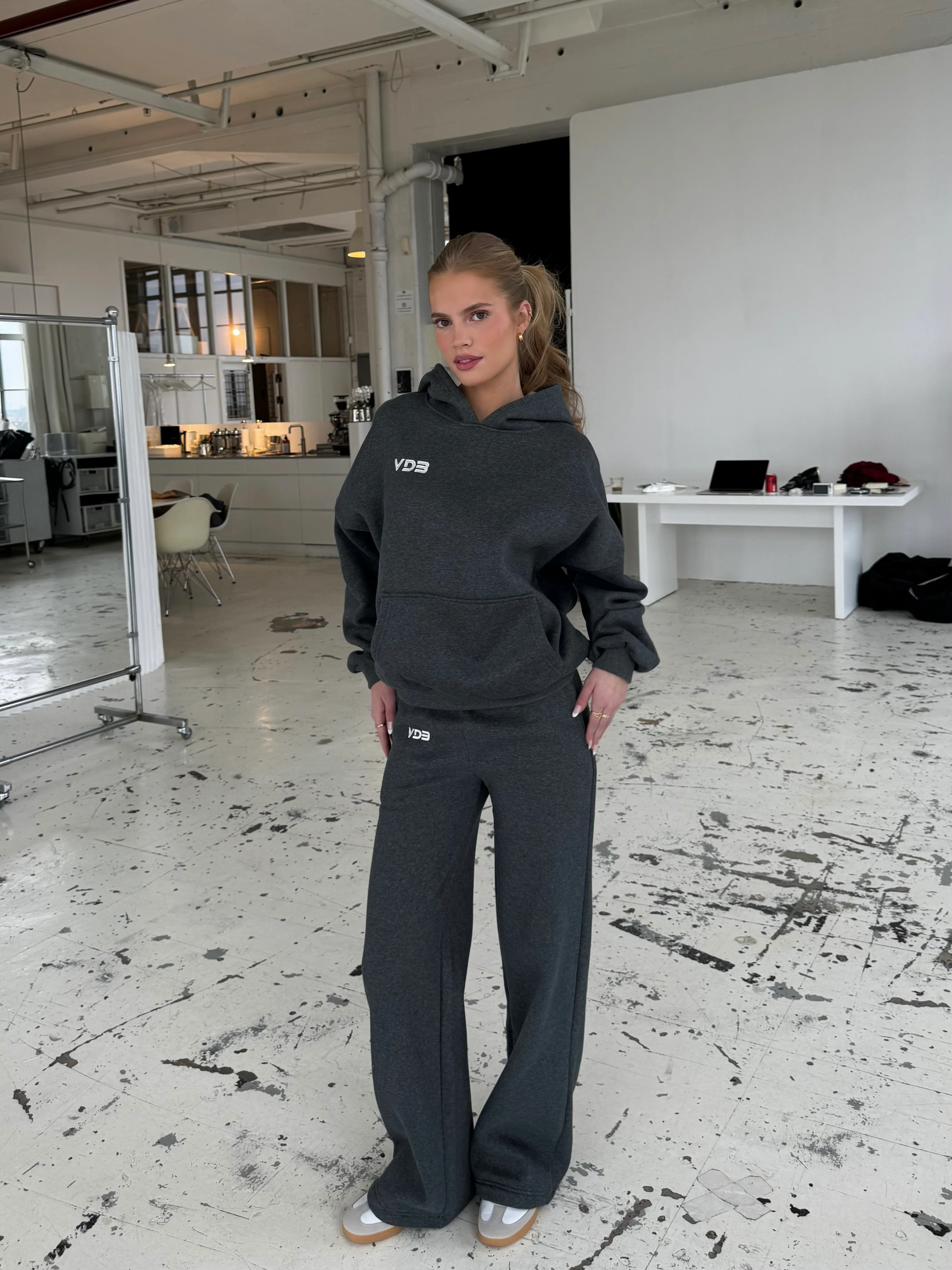 VDB sweatpants - dunkelgraues Mehl